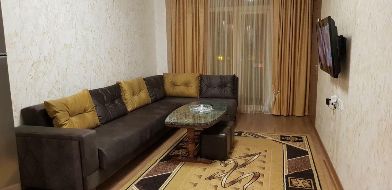 Nino Apartment On Pirosmani Batumi Eksteriør bilde
