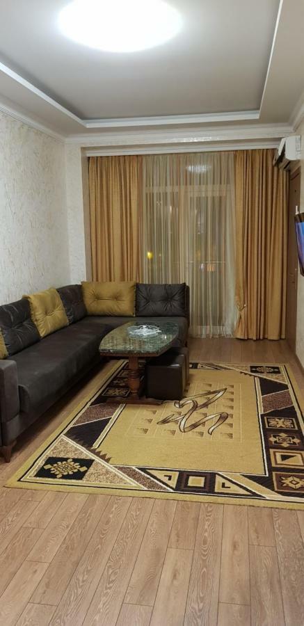 Nino Apartment On Pirosmani Batumi Eksteriør bilde
